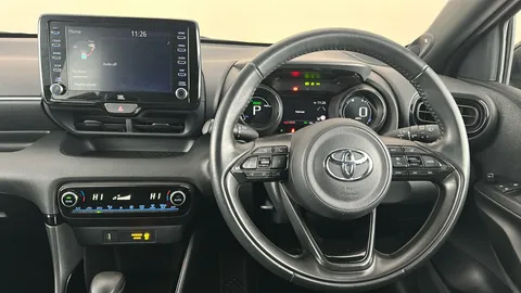 TOYOTA YARIS 1.5 Hybrid Dynamic CVT [Bi-tone]