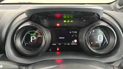 TOYOTA YARIS 1.5 Hybrid Dynamic CVT [Bi-tone]