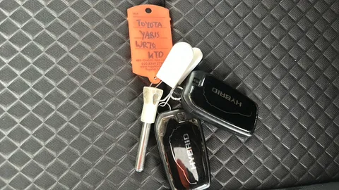 TOYOTA YARIS 1.5 Hybrid Dynamic CVT [Bi-tone]