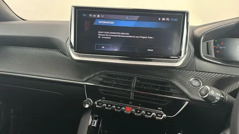 PEUGEOT 2008 1.2 PureTech 130 Allure EAT8