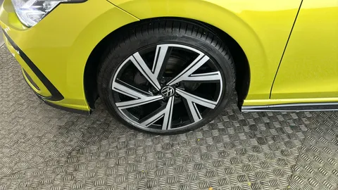 VOLKSWAGEN GOLF 1.5 eTSI 150 R-Line DSG