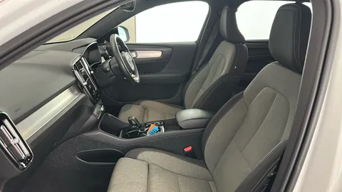 VOLVO XC40 1.5 T4 Recharge PHEV Plus Dark Auto