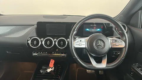 MERCEDES-BENZ GLA GLA 200 AMG Line Auto