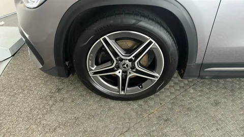 MERCEDES-BENZ GLA GLA 200 AMG Line Auto