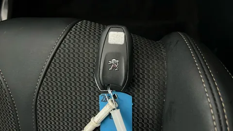 PEUGEOT 3008 1.2 Hybrid 136 GT e-DSC6