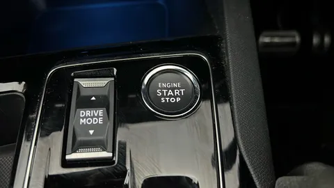 PEUGEOT 3008 1.2 Hybrid 136 GT e-DSC6