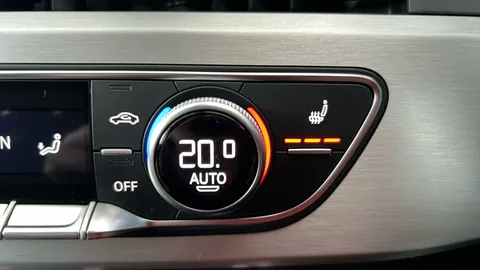 AUDI A4 35 TFSI S Line S Tronic