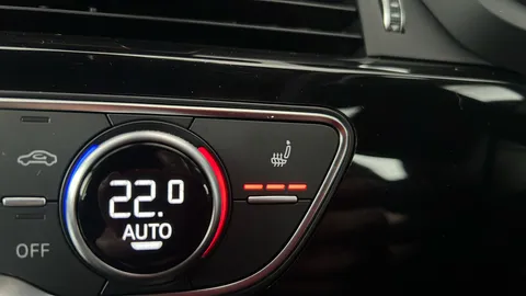 AUDI A4 35 TFSI Black Edition S Tronic [Comfort+Sound]