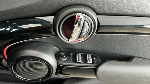 MINI HATCHBACK 1.5 Cooper Sport [Comfort/Nav Pack]