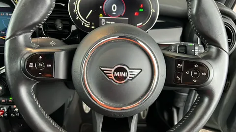 MINI HATCHBACK 1.5 Cooper Sport [Comfort/Nav Pack]