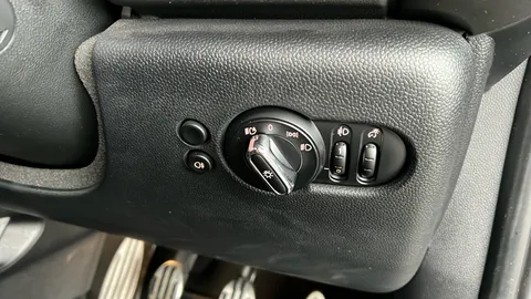 MINI HATCHBACK 1.5 Cooper Sport [Comfort/Nav Pack]