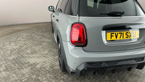 MINI HATCHBACK 1.5 Cooper Sport [Comfort/Nav Pack]