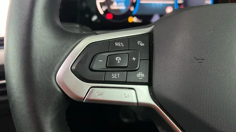 VOLKSWAGEN GOLF 1.5 TSI Life