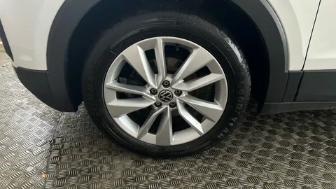 VOLKSWAGEN T-CROSS 1.0 TSI SE