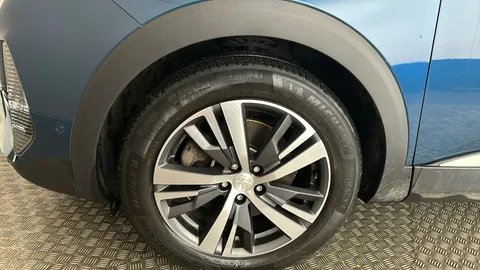 PEUGEOT 3008 1.6 Hybrid 225 Allure e-EAT8