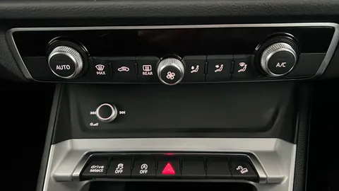 AUDI Q3 35 TFSI Technik S Tronic