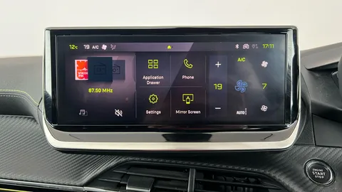 PEUGEOT 2008 1.2 PureTech 130 GT EAT8