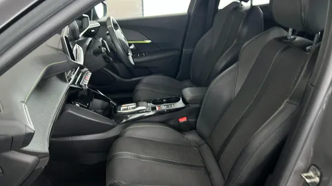 PEUGEOT 2008 1.2 PureTech 130 GT EAT8