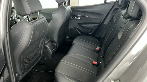 PEUGEOT 2008 1.2 PureTech 130 GT EAT8