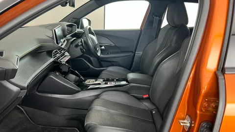 PEUGEOT 2008 1.2 PureTech 130 GT EAT8