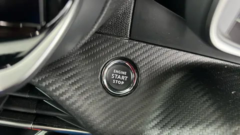 PEUGEOT 2008 1.2 PureTech 130 GT EAT8