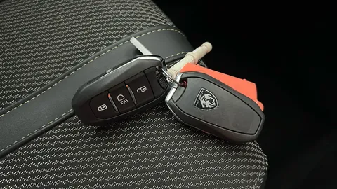 PEUGEOT 2008 1.2 PureTech 130 GT EAT8