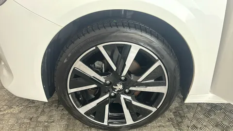 PEUGEOT 208 1.2 PureTech 100 Allure