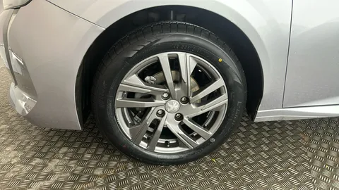 PEUGEOT 208 1.2 PureTech Active Premium