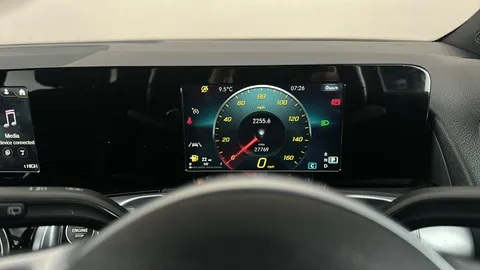 MERCEDES-BENZ GLB GLB 200 AMG Line 7G-Tronic