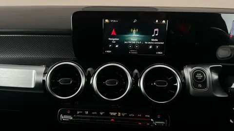 MERCEDES-BENZ GLB GLB 200 AMG Line 7G-Tronic