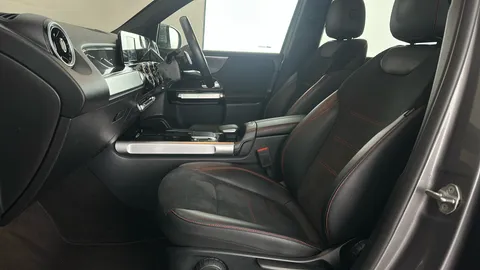 MERCEDES-BENZ GLB GLB 200 AMG Line 7G-Tronic