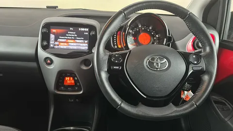 TOYOTA AYGO 1.0 VVT-i X-Trend