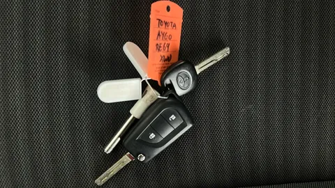 TOYOTA AYGO 1.0 VVT-i X-Trend