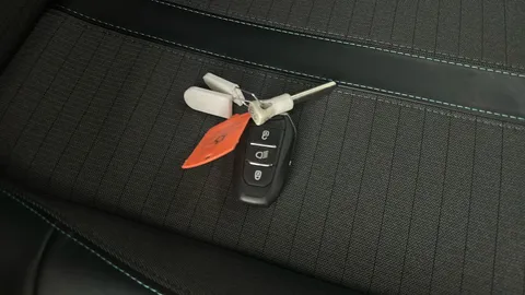 PEUGEOT 2008 1.2 PureTech 130 Allure Premium EAT8