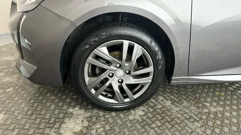 PEUGEOT 208 1.2 PureTech Active Premium