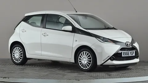 TOYOTA AYGO 1.0 VVT-i X-Play x-shift