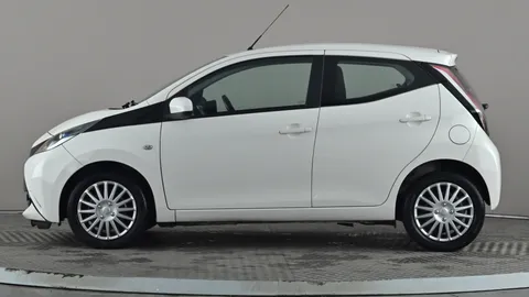 TOYOTA AYGO 1.0 VVT-i X-Play x-shift