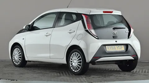 TOYOTA AYGO 1.0 VVT-i X-Play x-shift