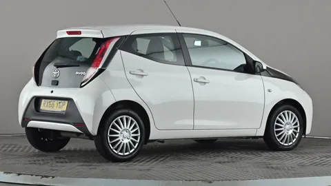 TOYOTA AYGO 1.0 VVT-i X-Play x-shift