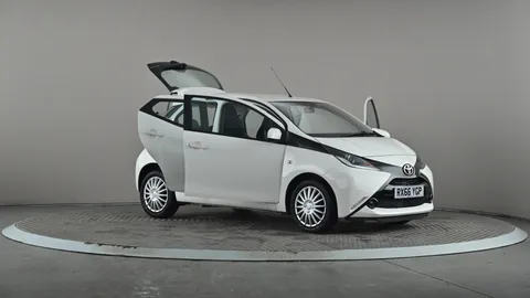 TOYOTA AYGO 1.0 VVT-i X-Play x-shift