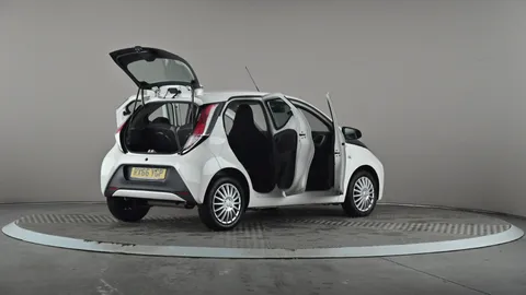 TOYOTA AYGO 1.0 VVT-i X-Play x-shift