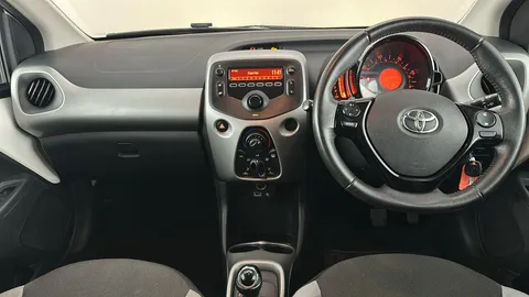 TOYOTA AYGO 1.0 VVT-i X-Play x-shift