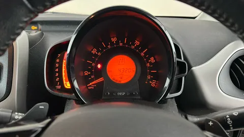 TOYOTA AYGO 1.0 VVT-i X-Play x-shift
