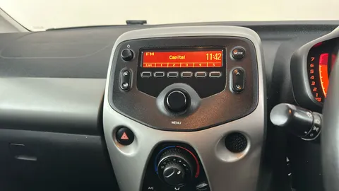 TOYOTA AYGO 1.0 VVT-i X-Play x-shift