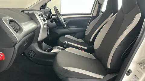 TOYOTA AYGO 1.0 VVT-i X-Play x-shift