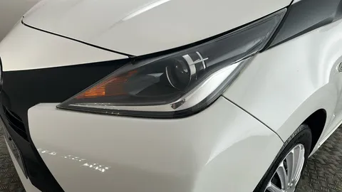 TOYOTA AYGO 1.0 VVT-i X-Play x-shift