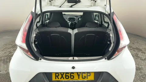 TOYOTA AYGO 1.0 VVT-i X-Play x-shift