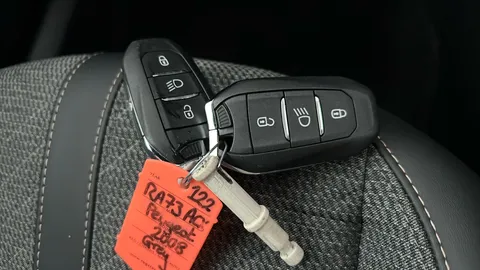 PEUGEOT 2008 1.2 PureTech 130 Allure