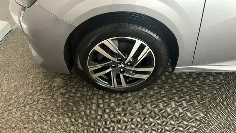 PEUGEOT 208 1.2 PureTech 130 Allure Premium + EAT8