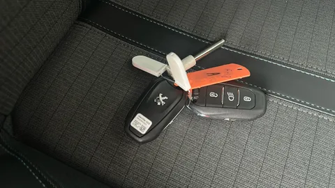 PEUGEOT 208 1.2 PureTech 130 Allure Premium + EAT8